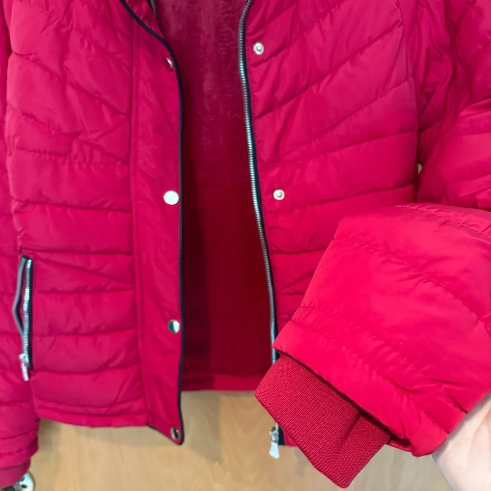 Red Jacket - Picture 6 of 7